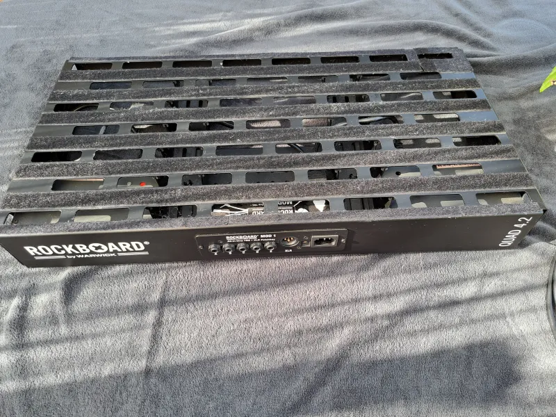 RockBoard QUAD 4.2 táskával Mod1 V1-el+ két táppal Effekt pedál