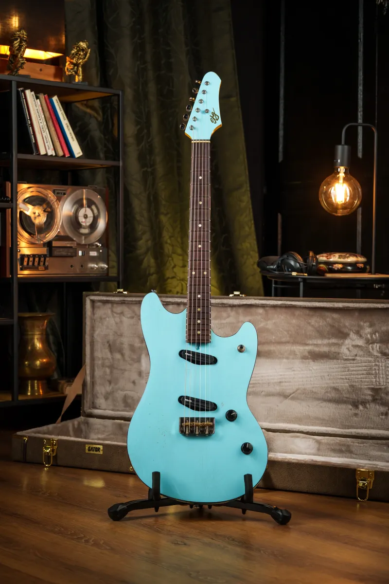 - SHG Equus modell Elektromos gitár