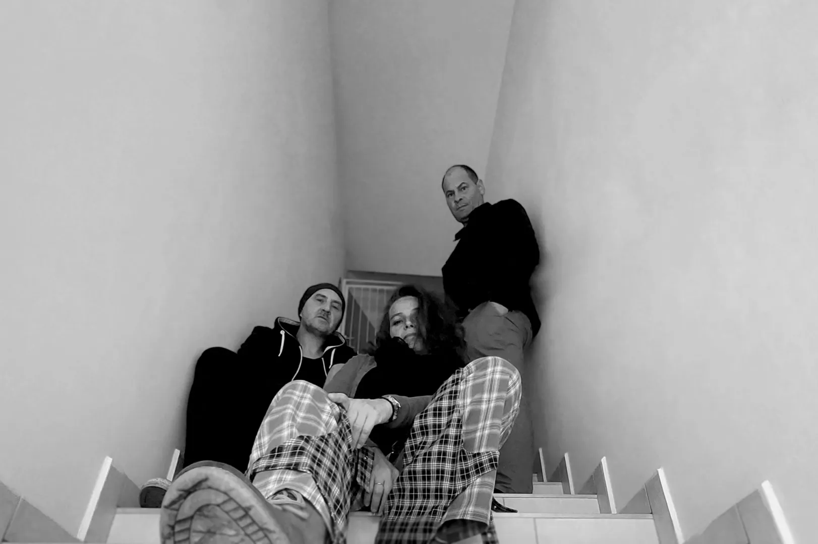 „A könnyű magány állapota” – Első dalával debütál Kugler Tamásék új zenekara, a KÓDA