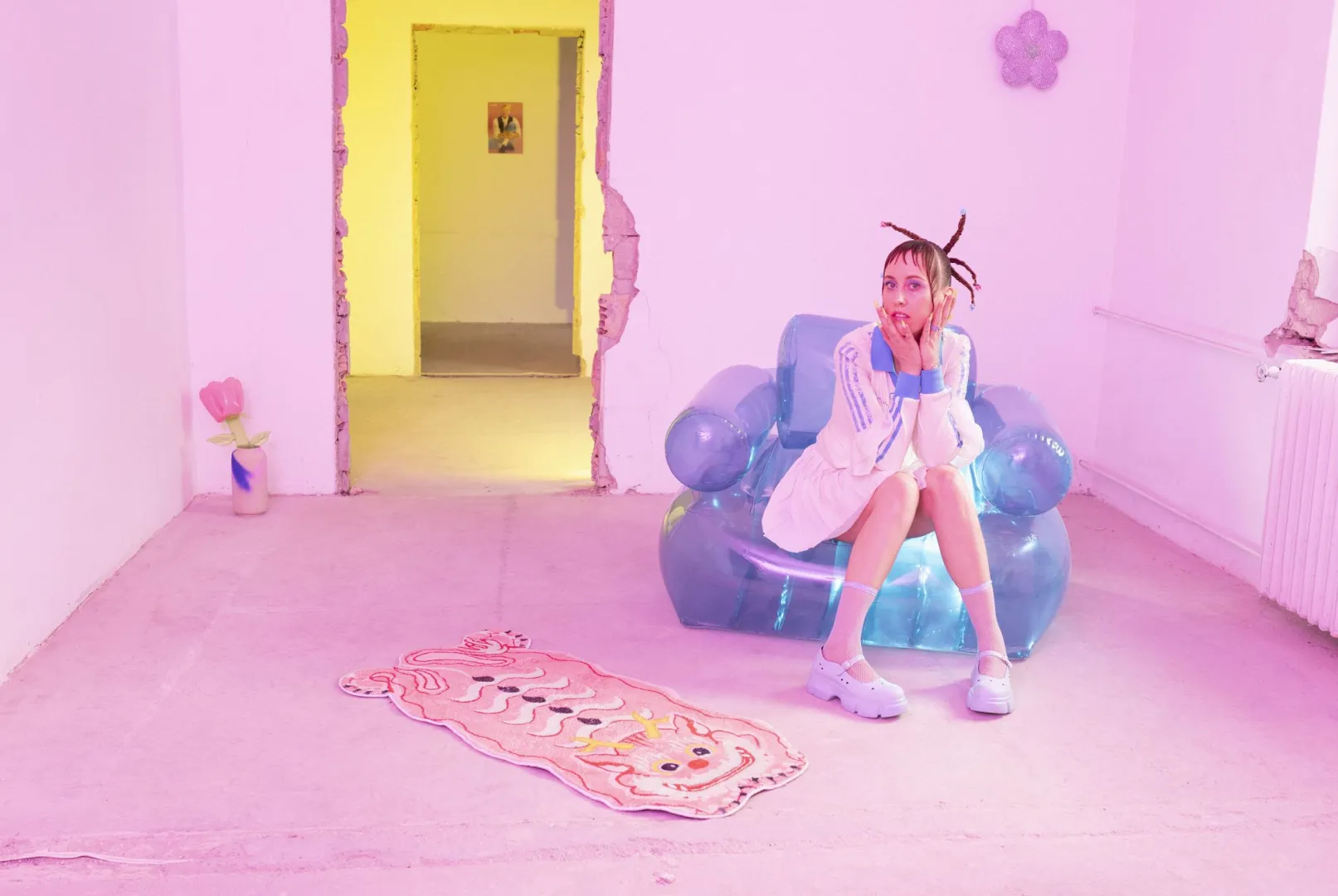 „A zene az én belső városom” – új klippel és stílusváltással tér vissza WeAreGloria