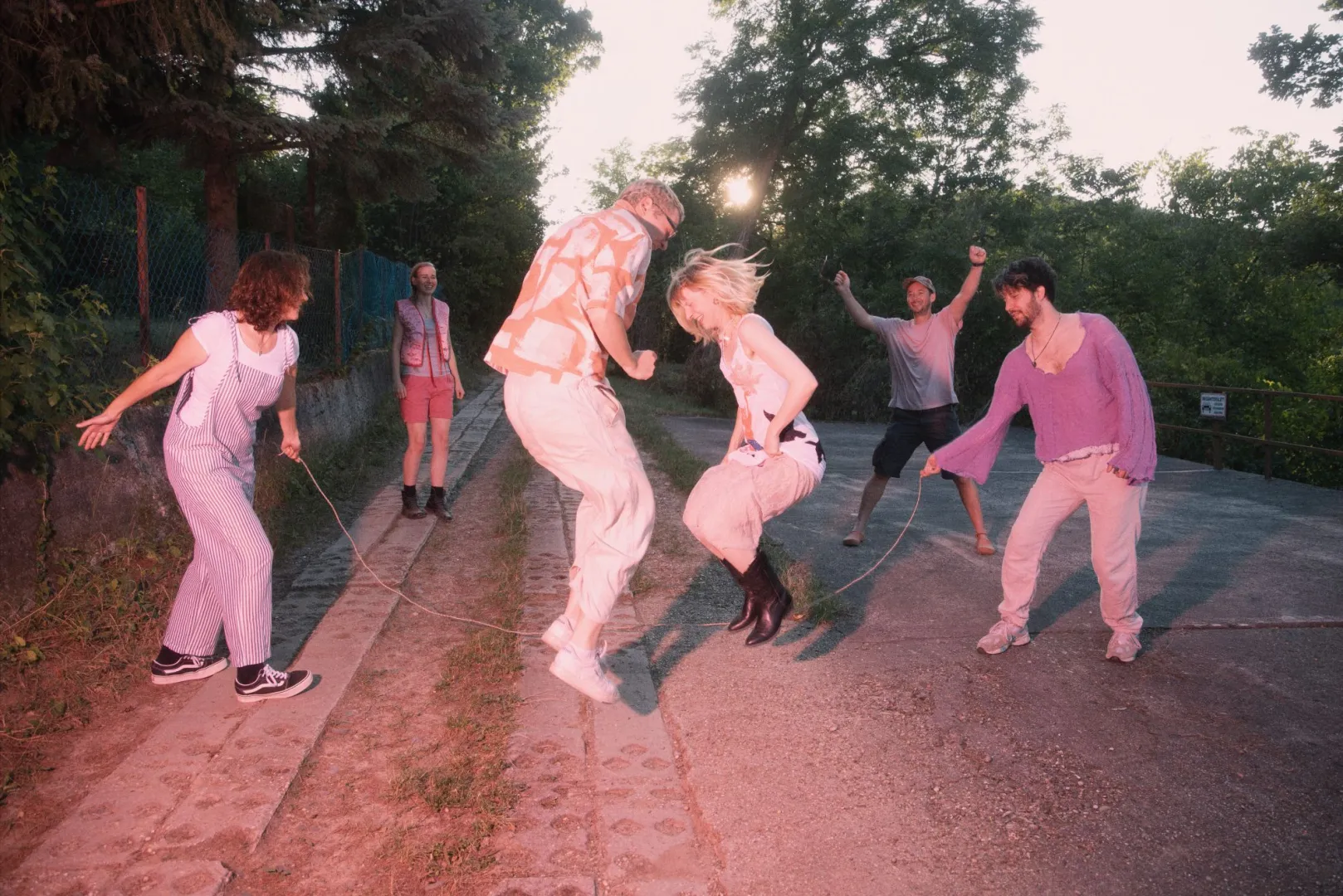 „Ajánlanám mindenkinek, kivéve Thürmer Gyulának” – A Mayberian Sanskülotts kedvenc 2025-ös zenéi