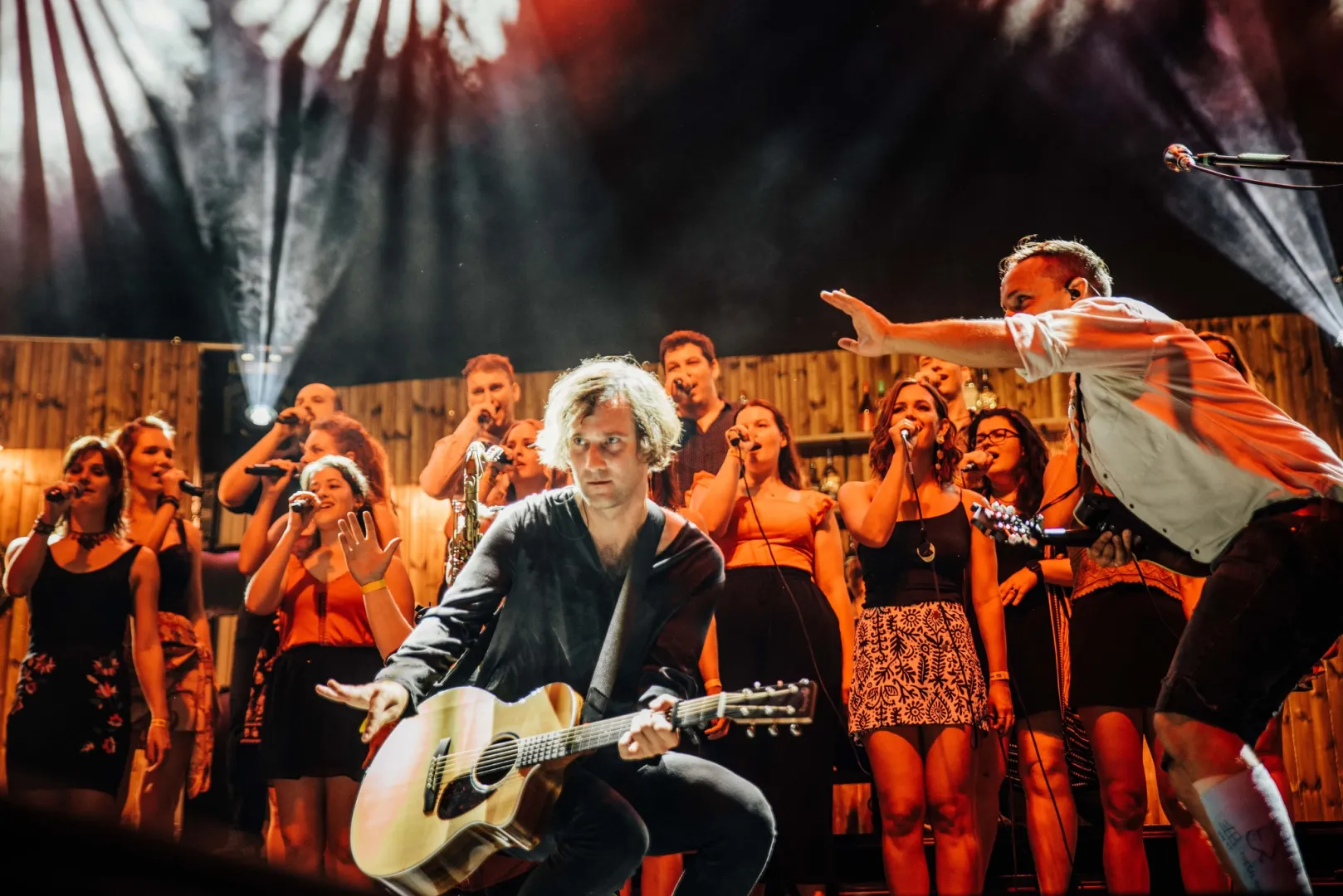 „Kisszobában is lehet stadionrockot csinálni” – Agócs Márton kedvenc 2025-ös zenéi