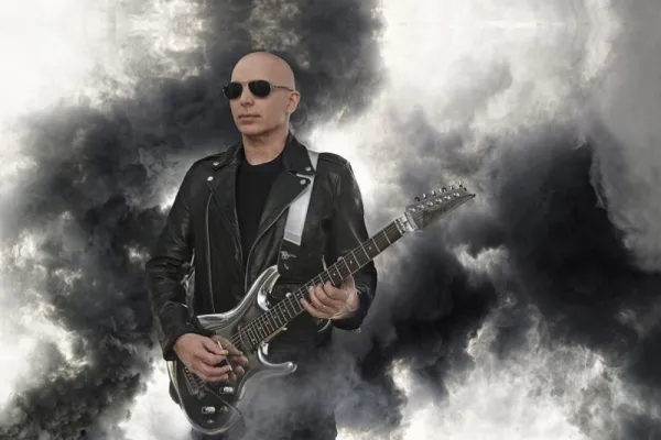 Joe Satriani - Már az új lemezt hozva pótolja fellépését
