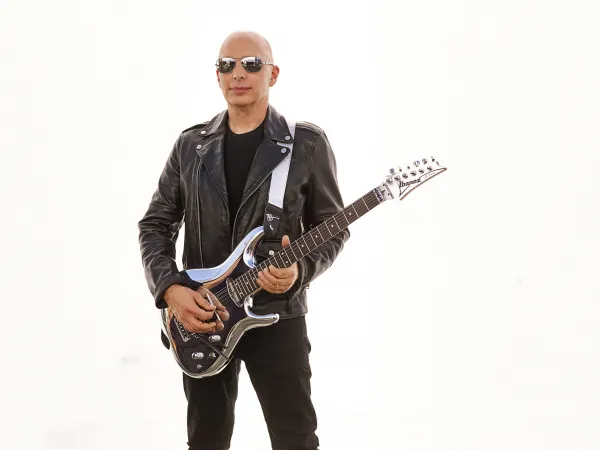 Joe Satriani: új lemezt hozva pótolja fellépését az amerikai gitáros