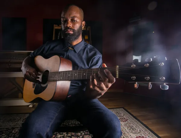 ˝Soha többé nem akarok biztonságos zenét játszani˝ - Buffalo Nichols-interjú