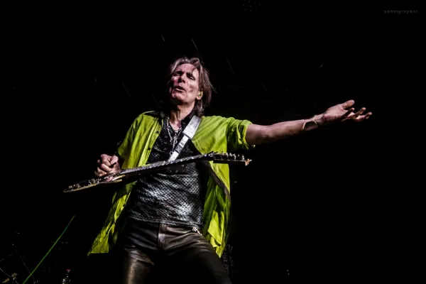 A foldindulastol a tuzkertig steve vai az akvariumban