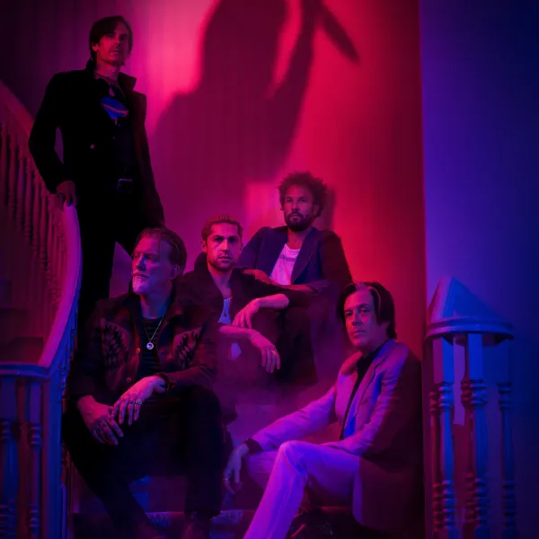 Juniusban jon a queens of the stone age uj albuma az in times new roman
