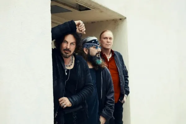 The Winery Dogs - Csillag, amely lángot lobbant