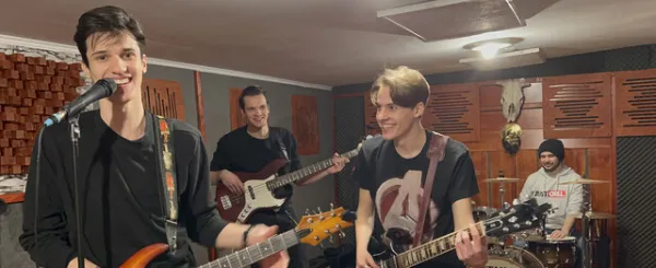 A holnap hangjai - THE 02S (ótúz)