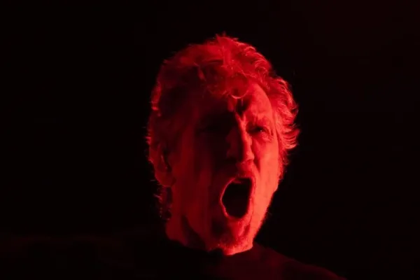 Roger Waters - Kirúgta a BMG lemezkiadó