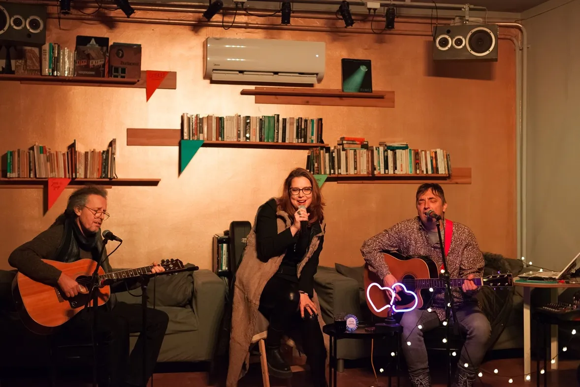 Amikor filmesek zenélnek – pénteken Filmszínház-Muzsika fesztivál a Három Hollóban!