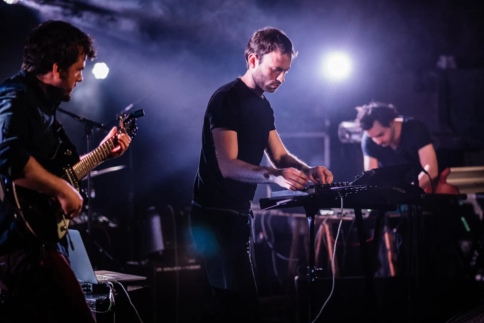 Az Elektro Guzzi új albumával érkezik a Hajóra