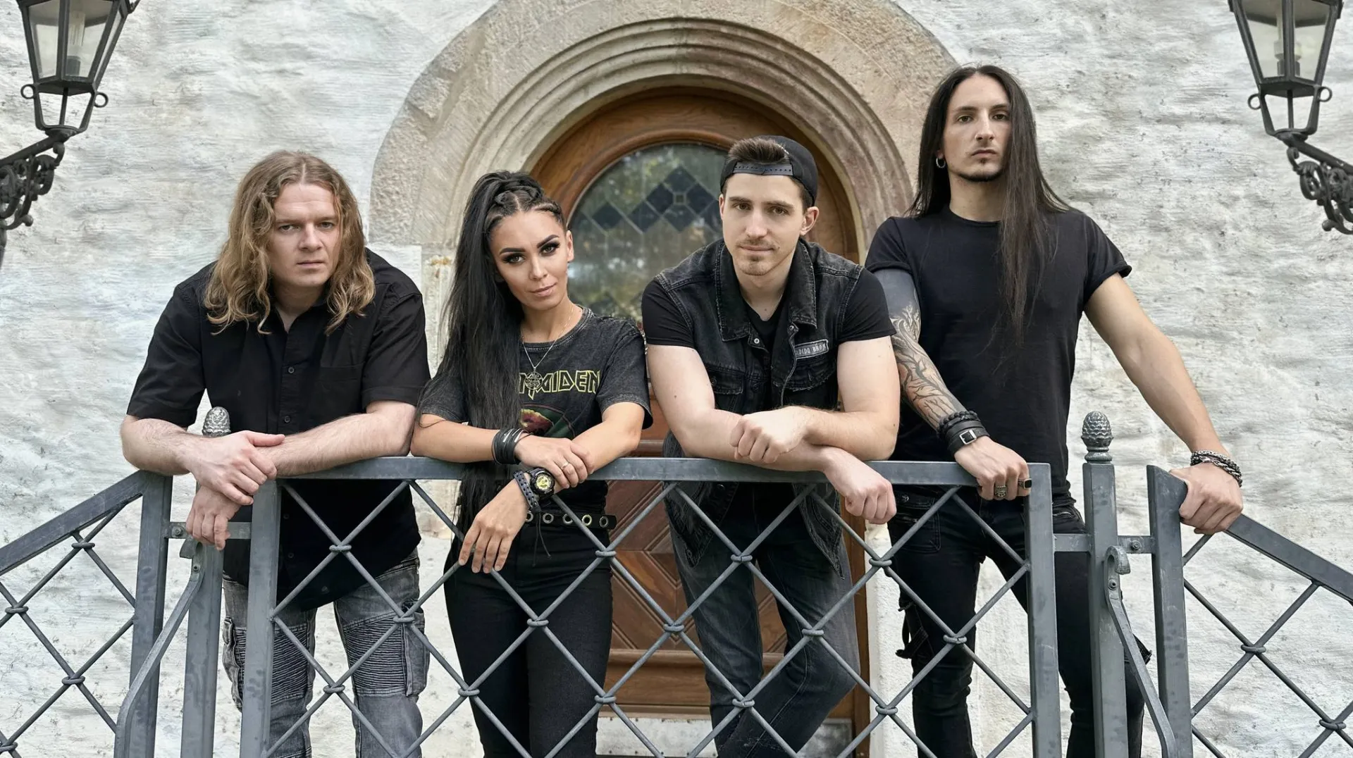 Crystal Viper - Hallgasd meg új lemezüket