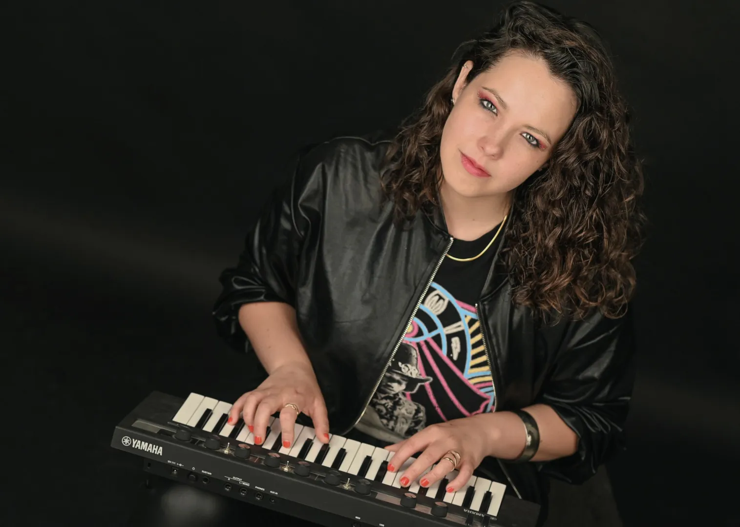 Give Me Something – Soulos-jazzes-hiphopos dallal debütál szólóban Felszegi Dalma