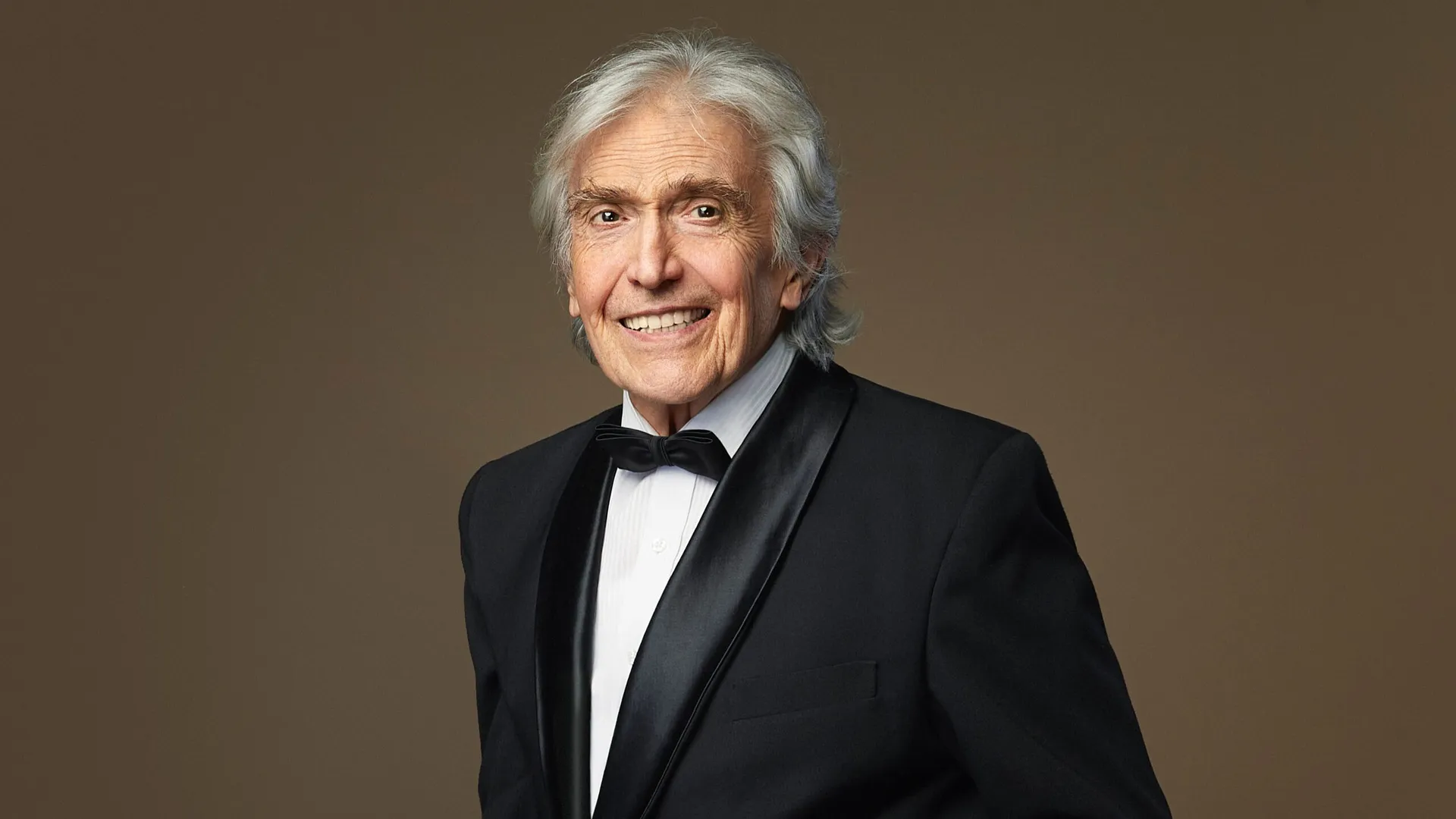 Otthon Európa szívében – Medveczky Ádámmal koncertezik a Szent István Filharmonikusok