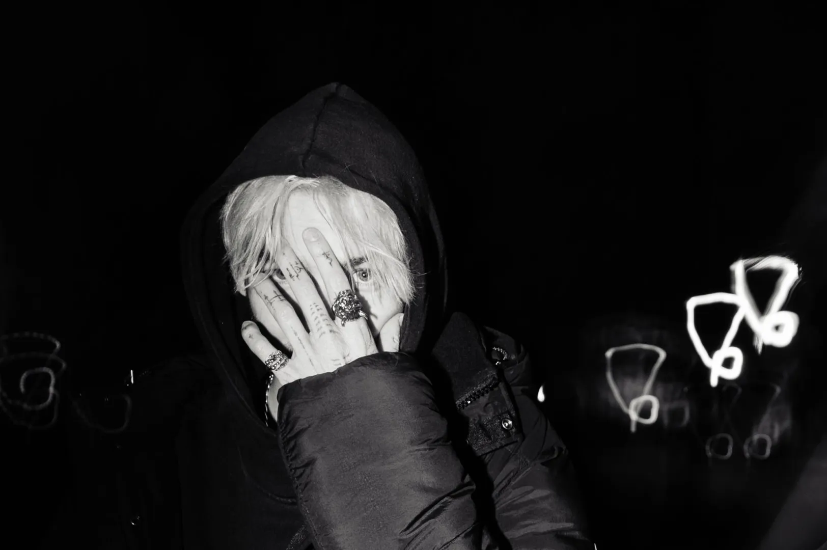 Szólóban debütál a toldyuuso producere: itt van Kolorblind első dala, az Én is félek Kasó Mátéval