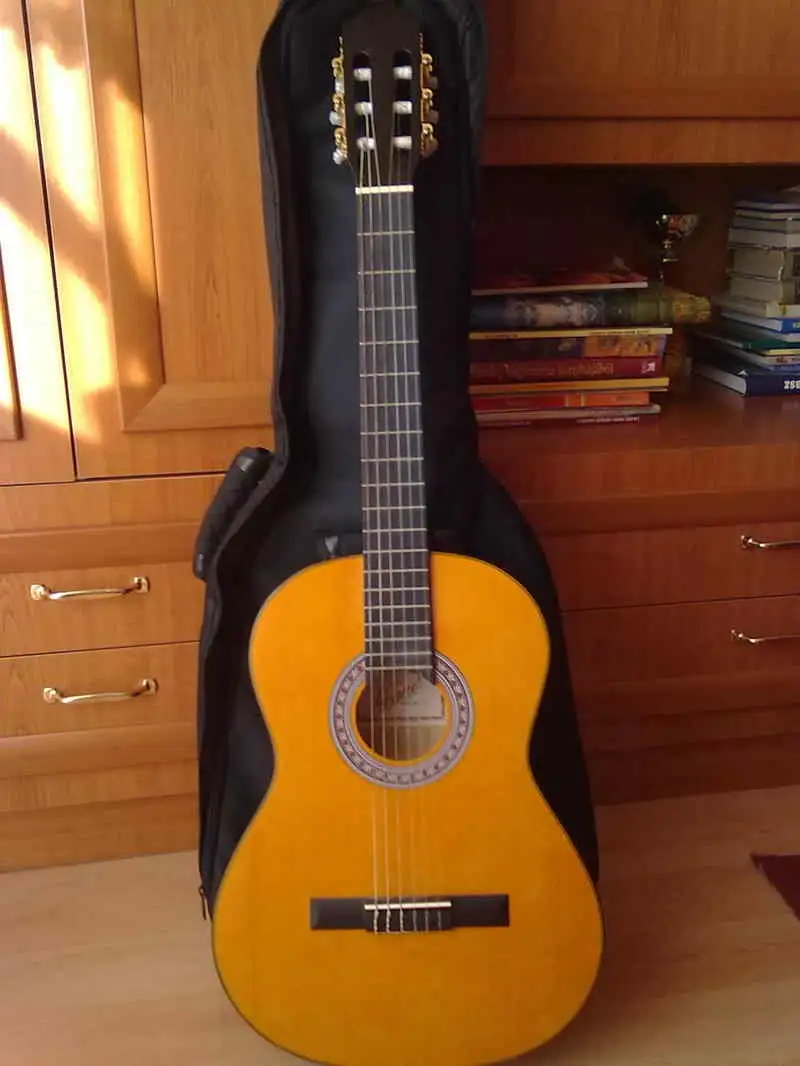  C-950yl Akusztikus gitár
