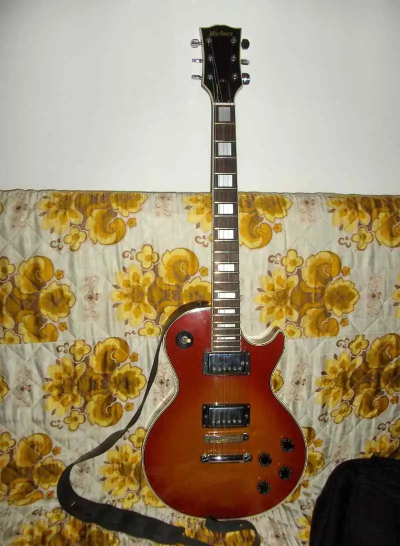 Martinez Les Paul Electric guitar