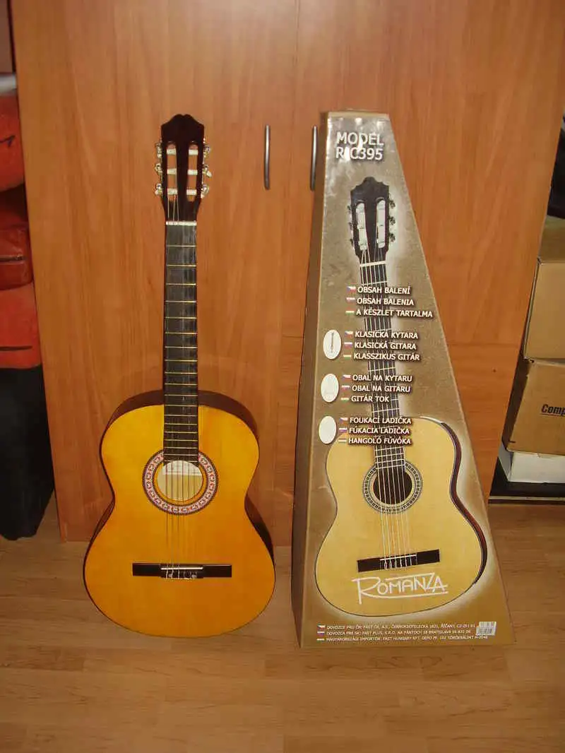  R-C395 Akusztikus gitár