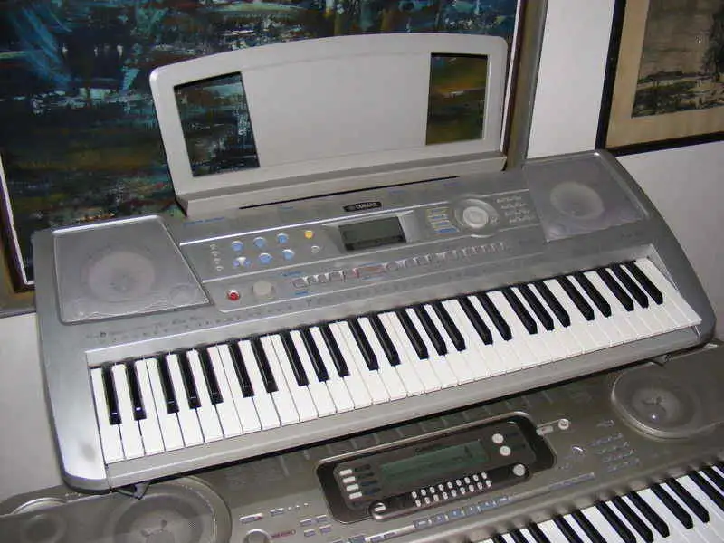 YAMAHA PSR290 Synthesizer