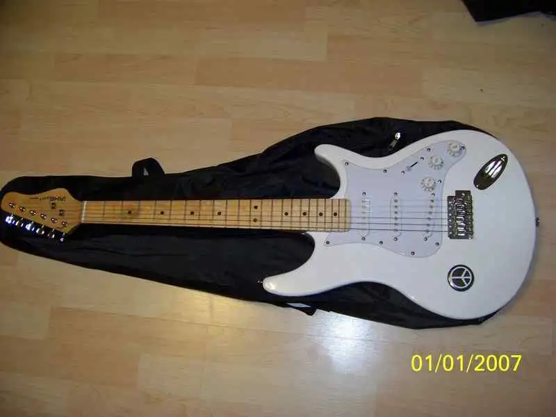 Behringer IAXE 393-USB E-Gitarre