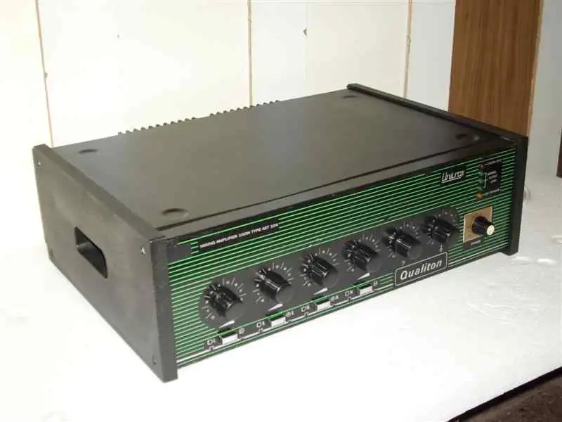  UNIVOX AET-104 Keverő-erősítő