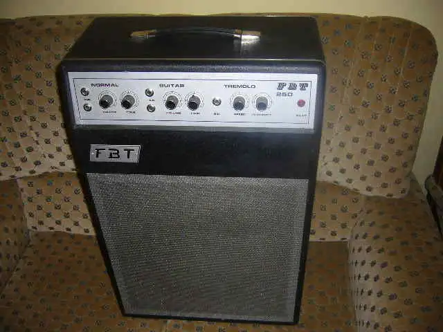  FBT 250 full csöves gitárkombó Gitárkombó