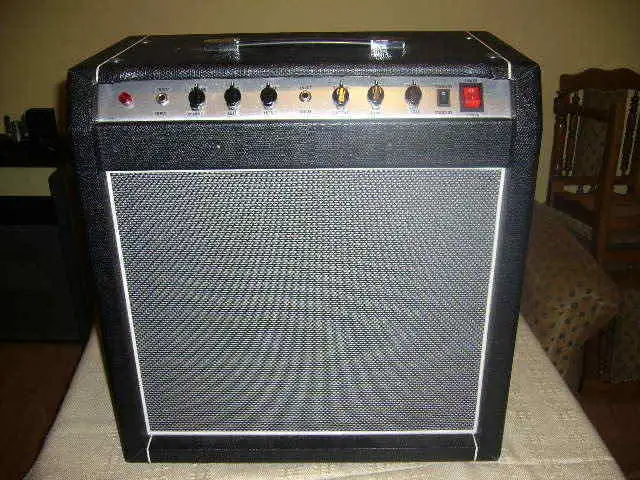 AustroVOX Tornádó 60 full csöves gitárkombó Gitárkombó