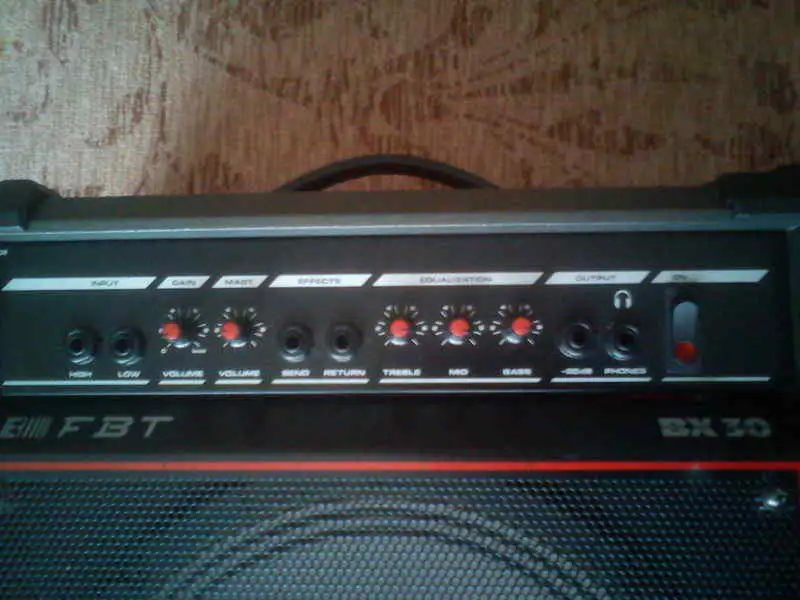 FBT BX30 Basszuserősítő-fej