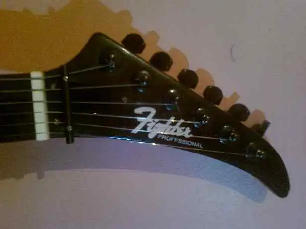  Professional  csere is Elektromos gitár