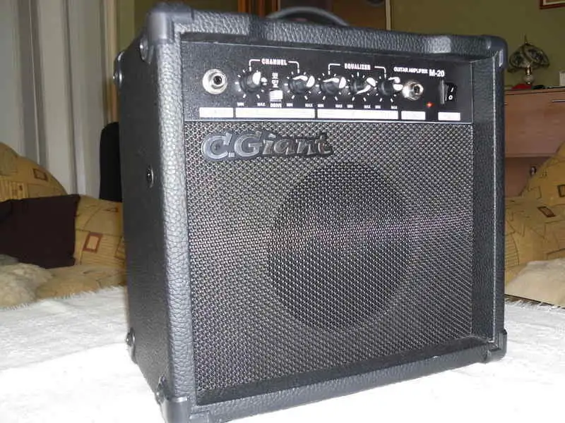 CGiant ÚjGuitar amplifier M-20 Gitárkombó