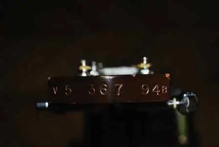  H-33 Elektroakusztikus gitár