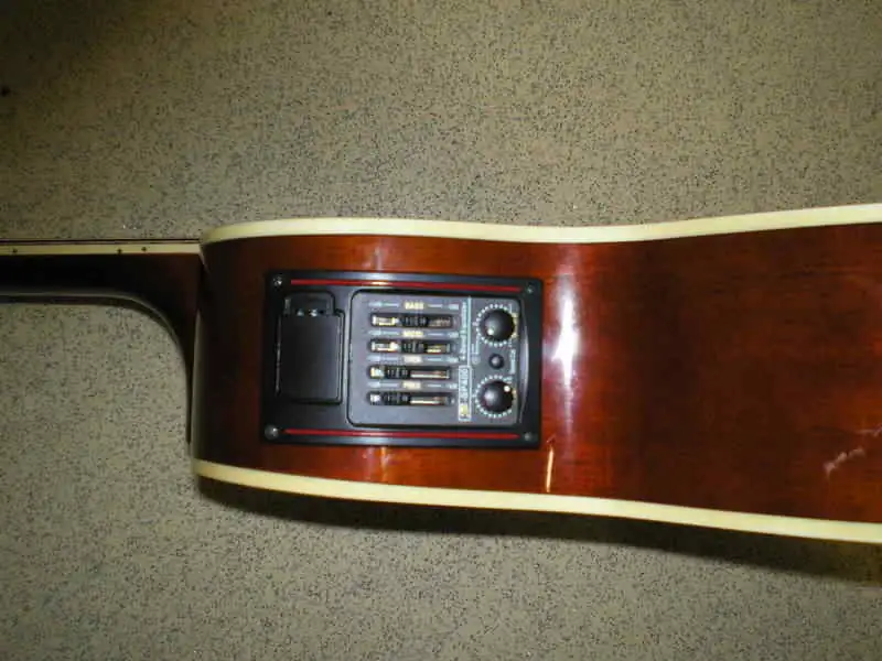 Uniwell CA-03CEQ N Elektroakusztikus gitár