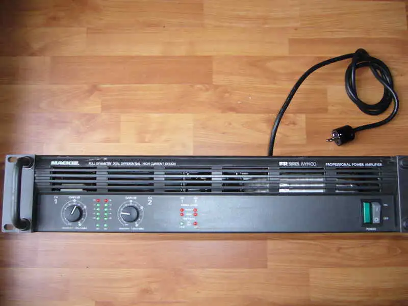 Mackie M1400 Power amplifier