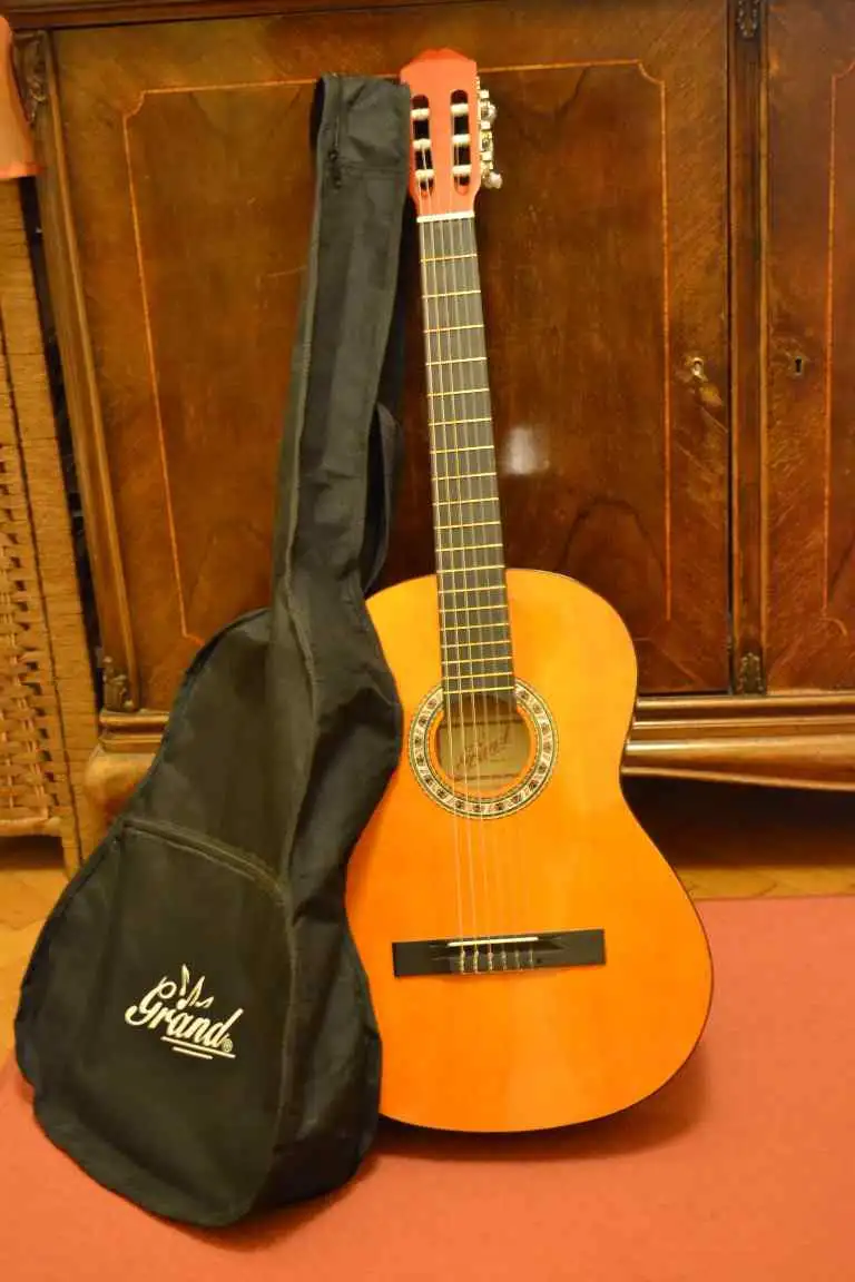 Grand  Akusztikus gitár