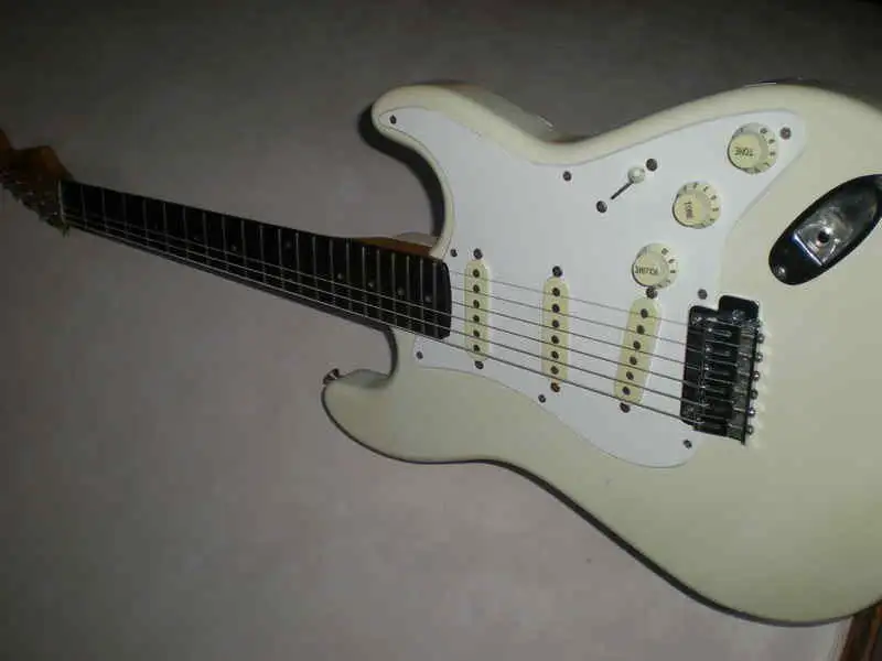  Stratocaster 90 Elektromos gitár