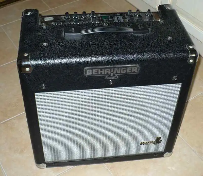 Behringer AC112 60W csöves előfok Guitar combo amp