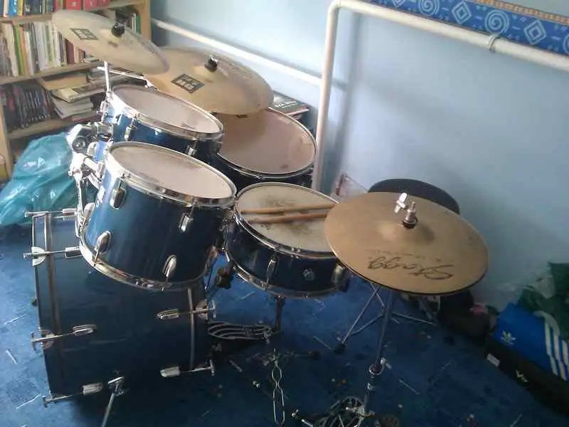   Drum set