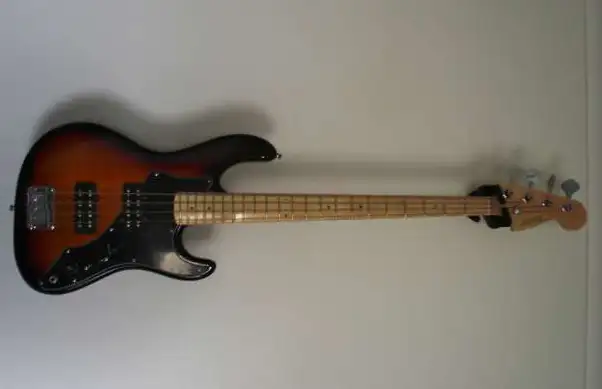 Uniwell USB 60 Fender Roscoe Beck jelleg Basszusgitár