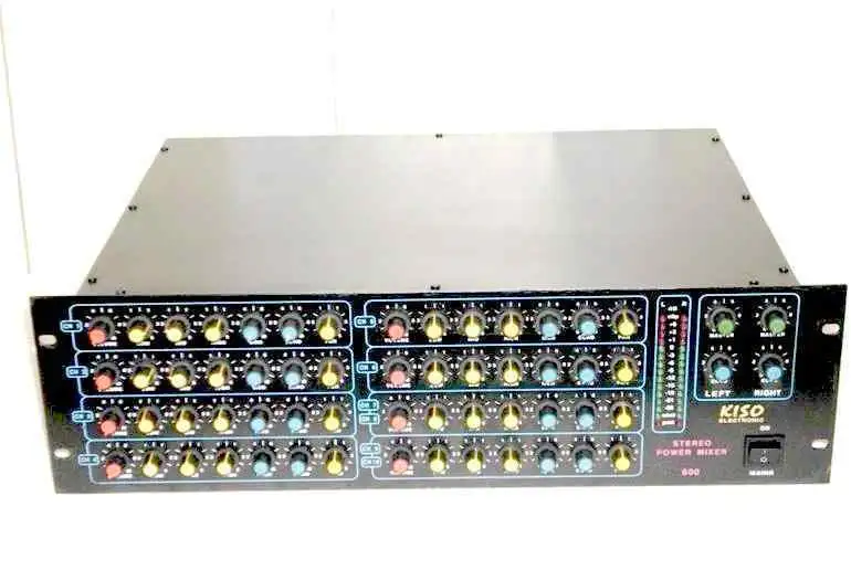  2x300W-os 10 csatornás Keverő-erősítő