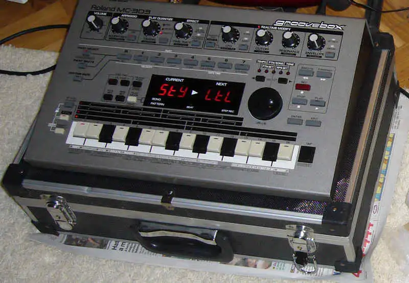 Roland MC 303 Groovebox Synthesizer