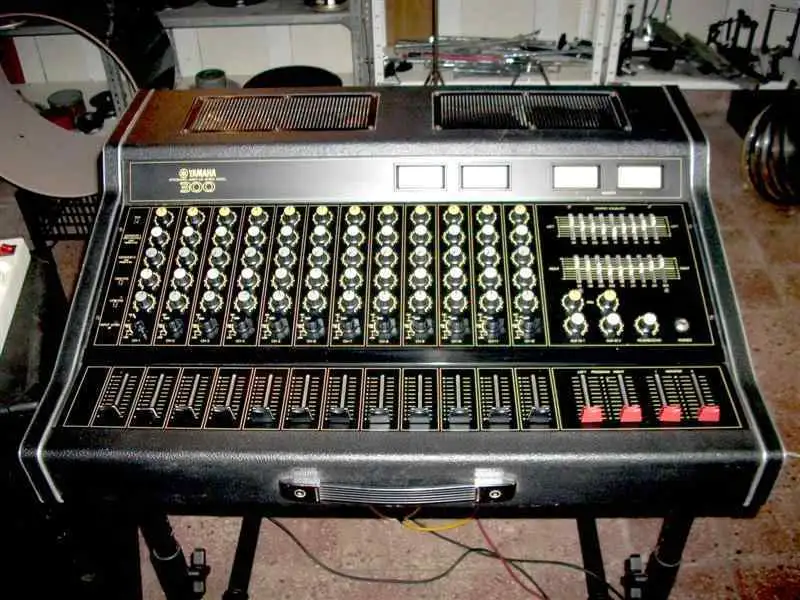 YAMAHA EM-300 Mixer amplifier for sale | GS Fanatic
