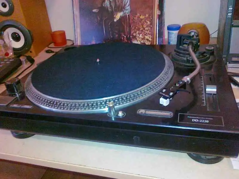 Omnitronic Dd 2220 + ortofon om pro Mixer
