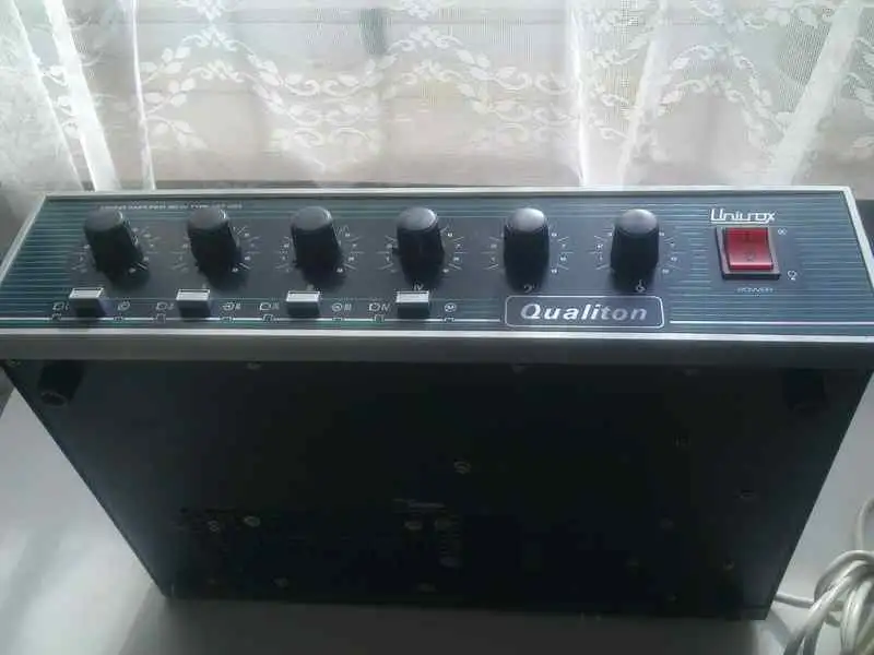 BEAG AET 453, 4 csatorna, 50 w, 4-16 Ohm erősítő Guitar amplifier