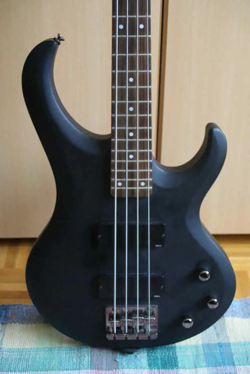Ibanez Btb 200 Bass guitar