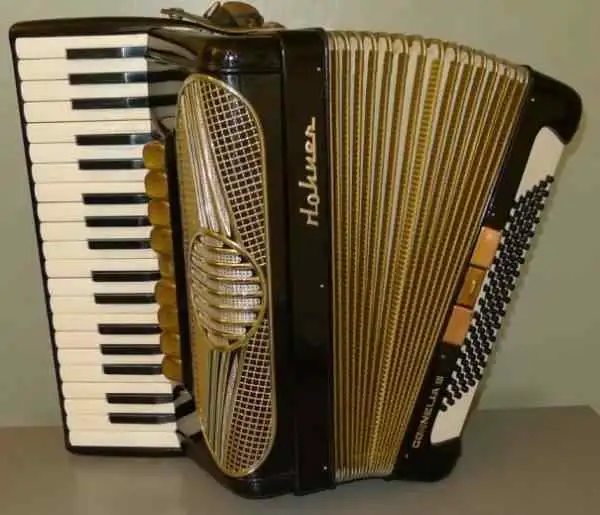 Hohner Cornelia III Tango Akkordeon 