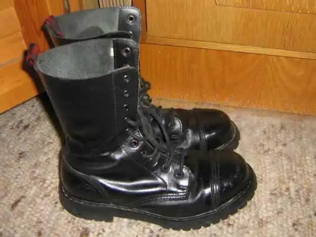 Red rooster boots top