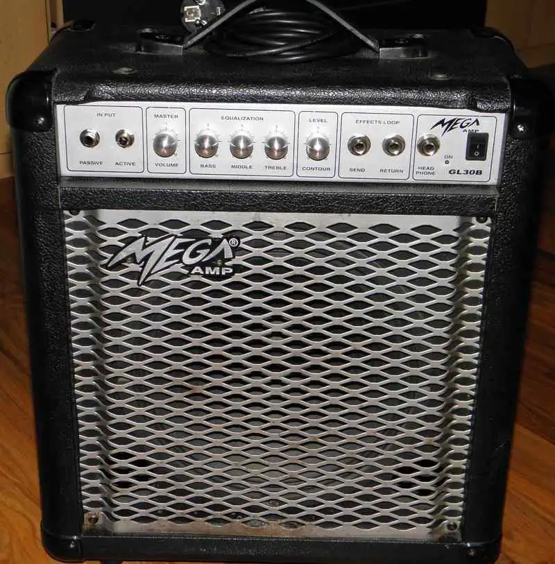  Amp GL30B Basszuskombó