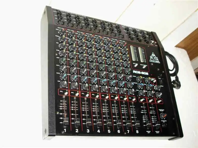 - Ross Systems RCS-802 Mixing desk