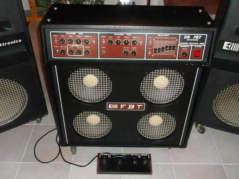 FBT Super guitar 250 Gitárerősítő-fej